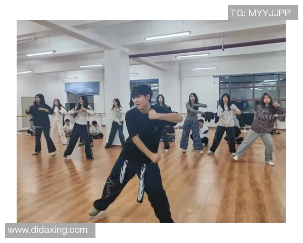 重庆街舞队的快攻体系解析与街舞战术的创新发展探讨